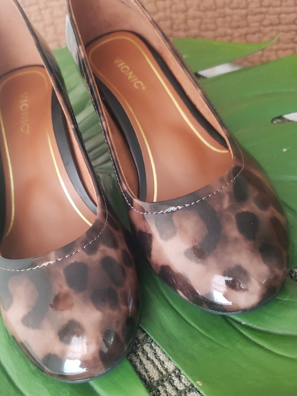Vionic "Carmel" Animal Heel Sz8 - Picture 3 of 7